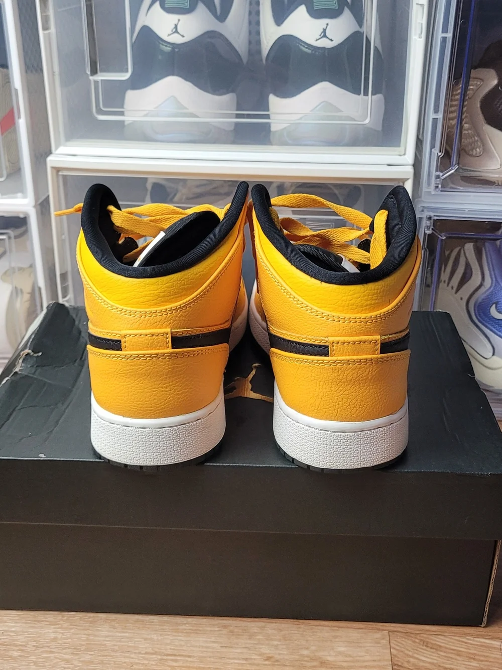 Nike Air Jordan 1 Mid GS University Gold Yellow Black BRED sz 5.5y